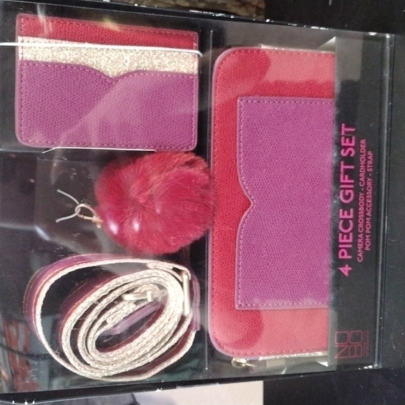 Handbags - Nwt Crossbody gift set